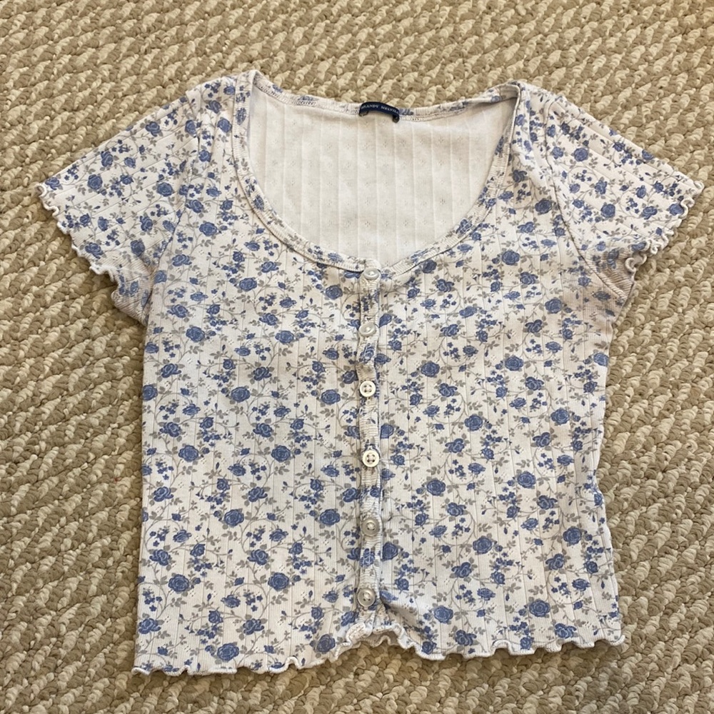 Brandy Melville cropped shirts